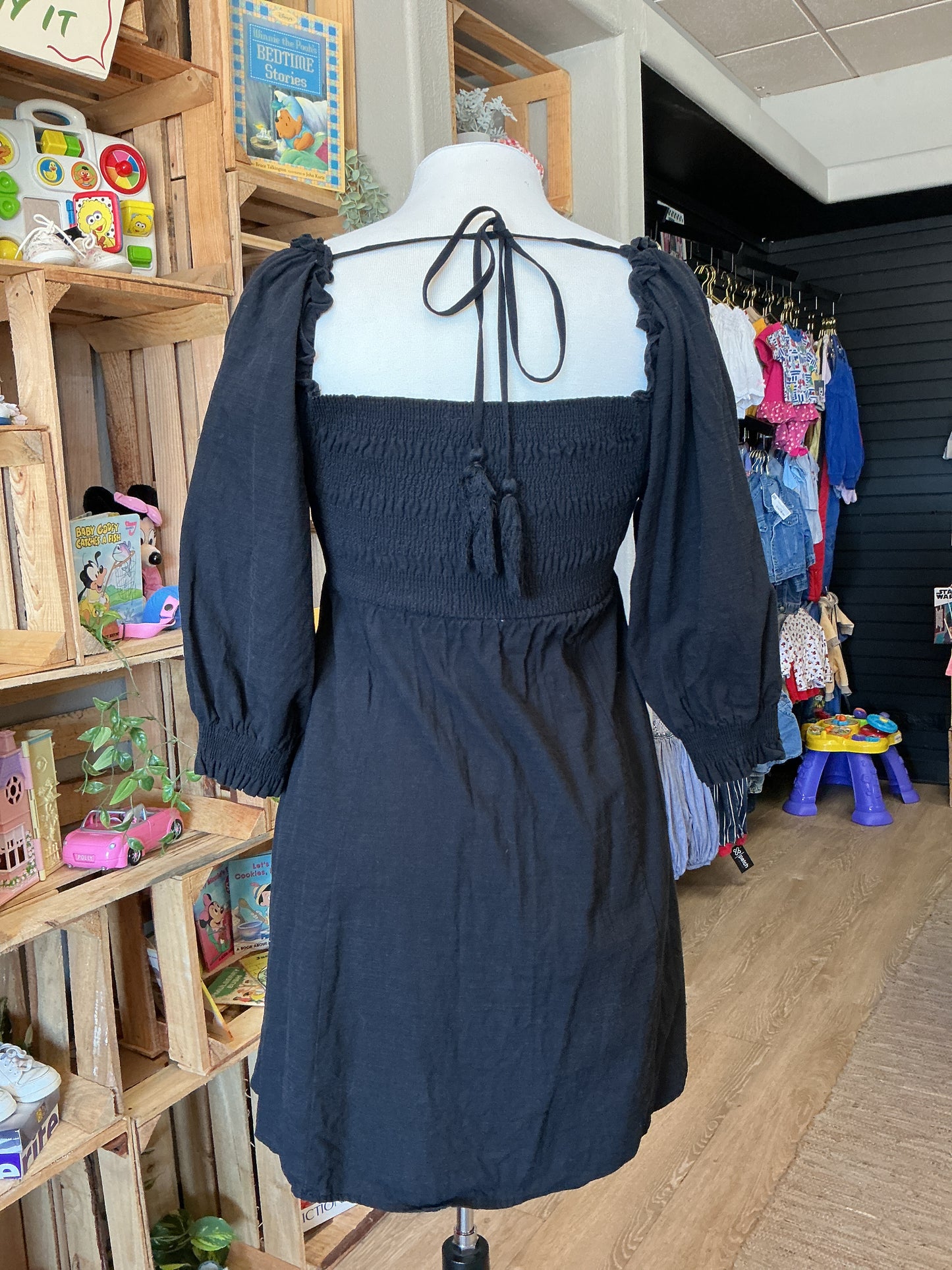 Women’s Medium Black Puff Sleeve Dress