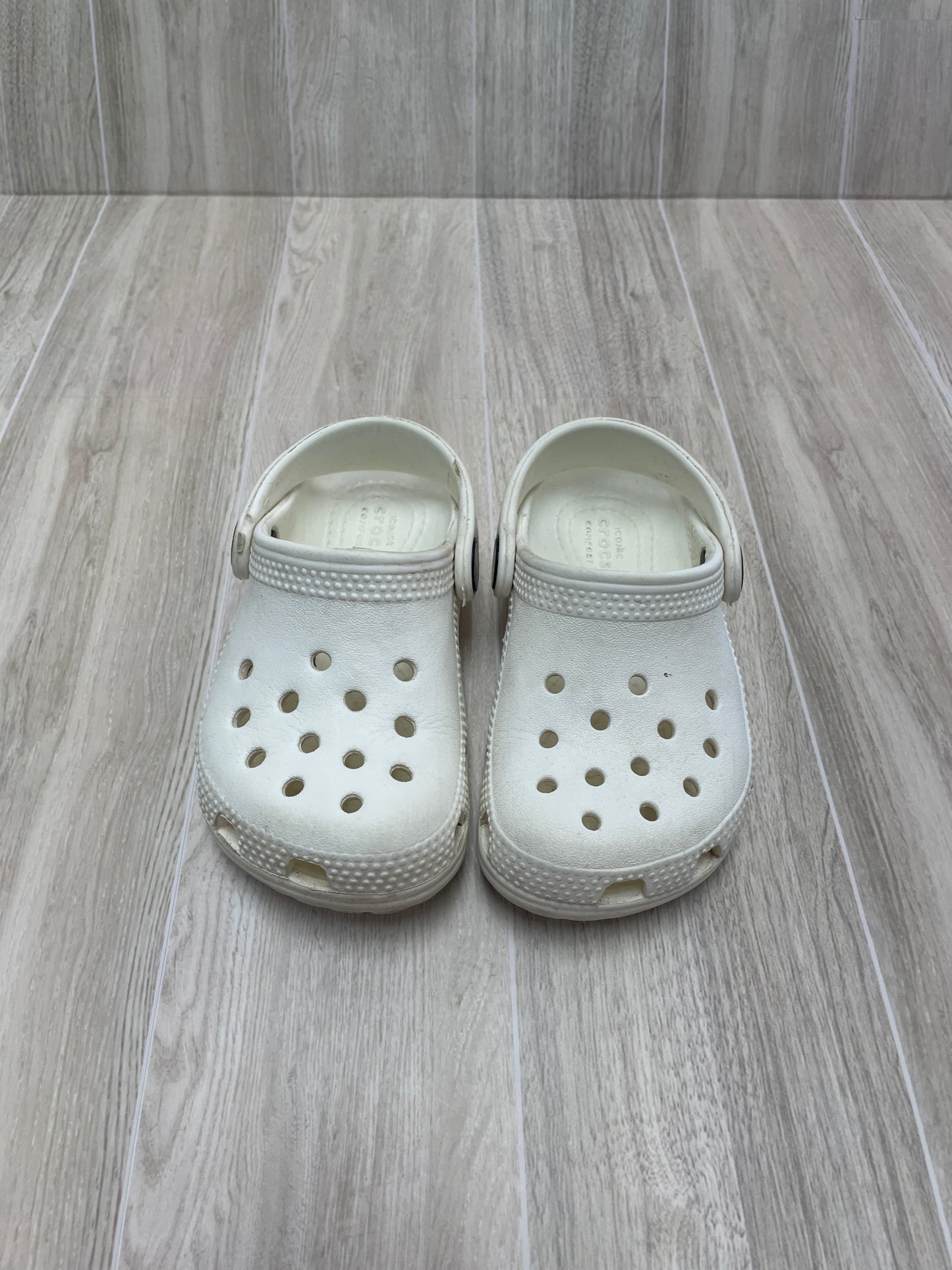 7c White Crocs