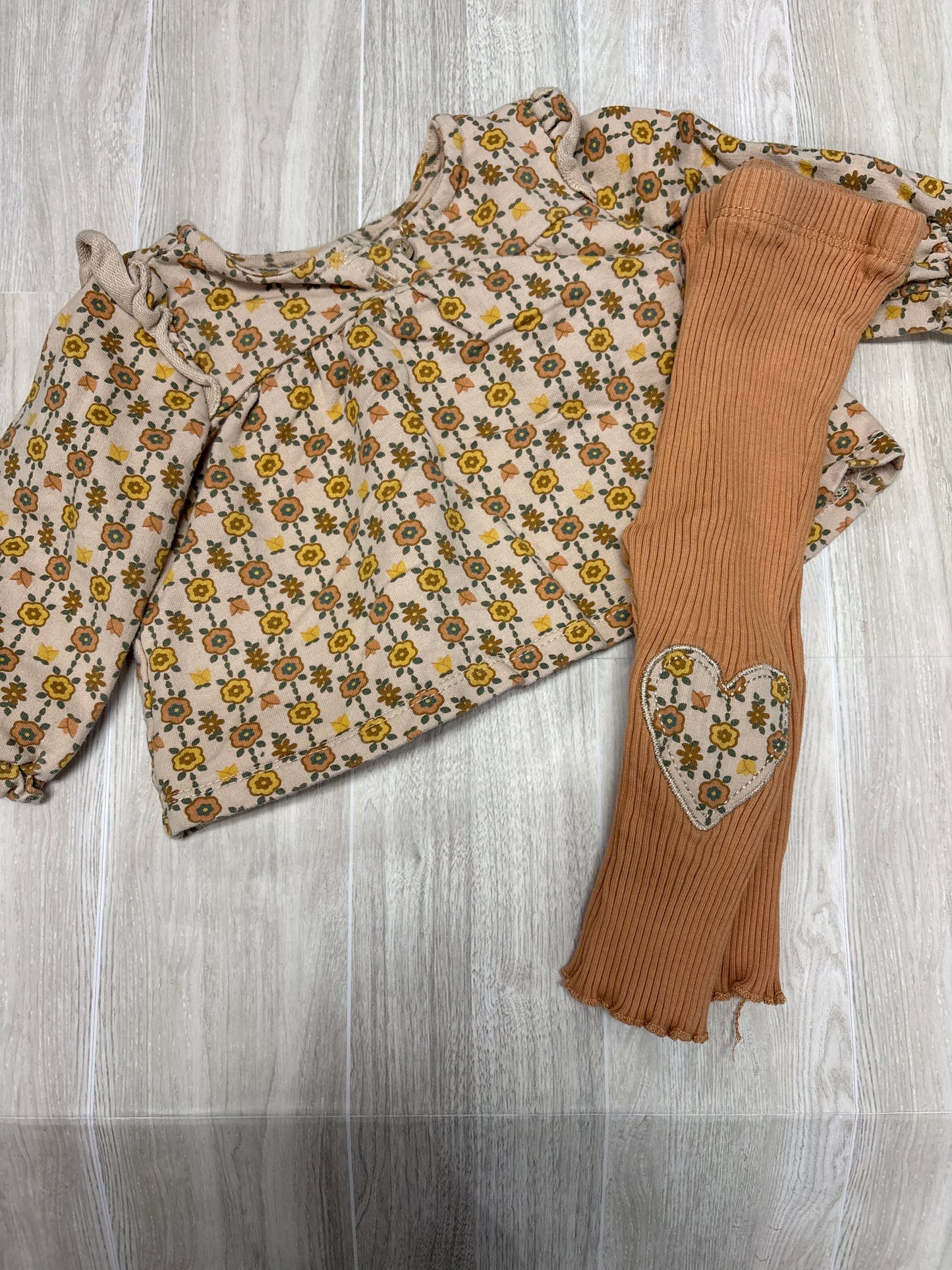 3-6m Organic Tan Floral Long Sleeve + Ribbed Heart Leggings