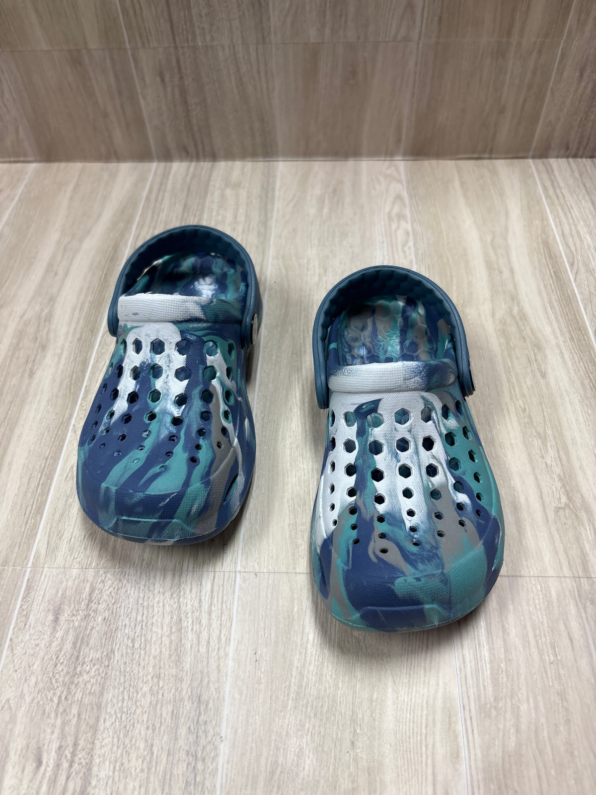 11c Navy Marbled Faux Crocs