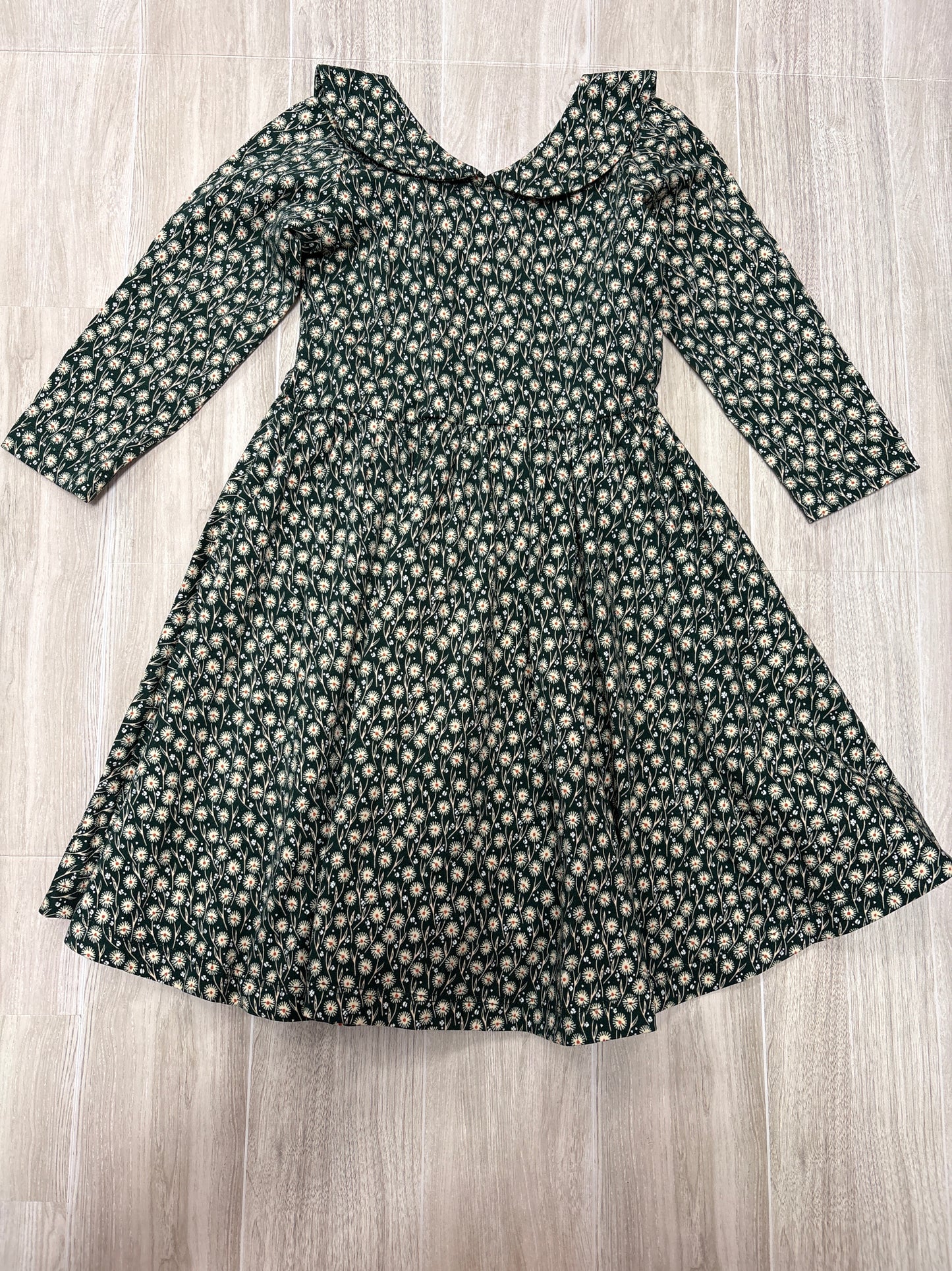 3T Alice & Ames Green Yellow Daisy Collared Long Sleeve Dress