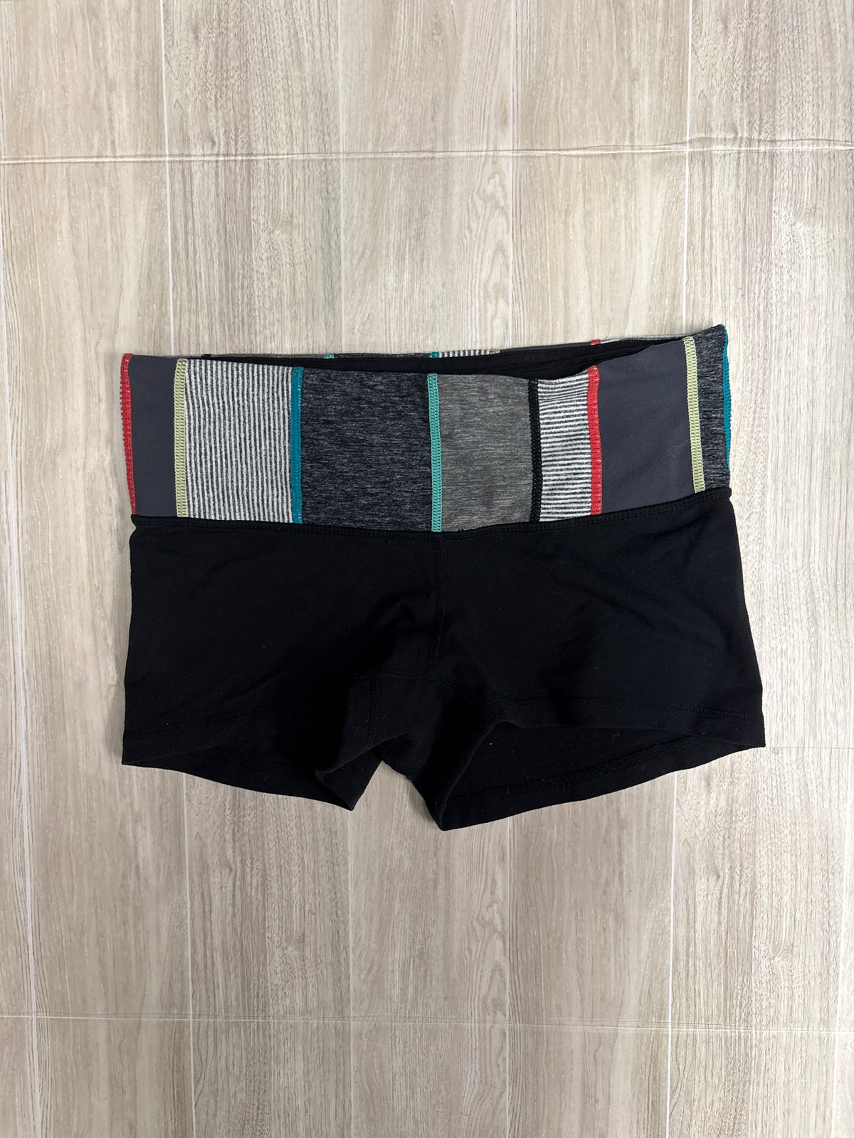 Womens 4 Lululemon Black Athletic Mini Shorts