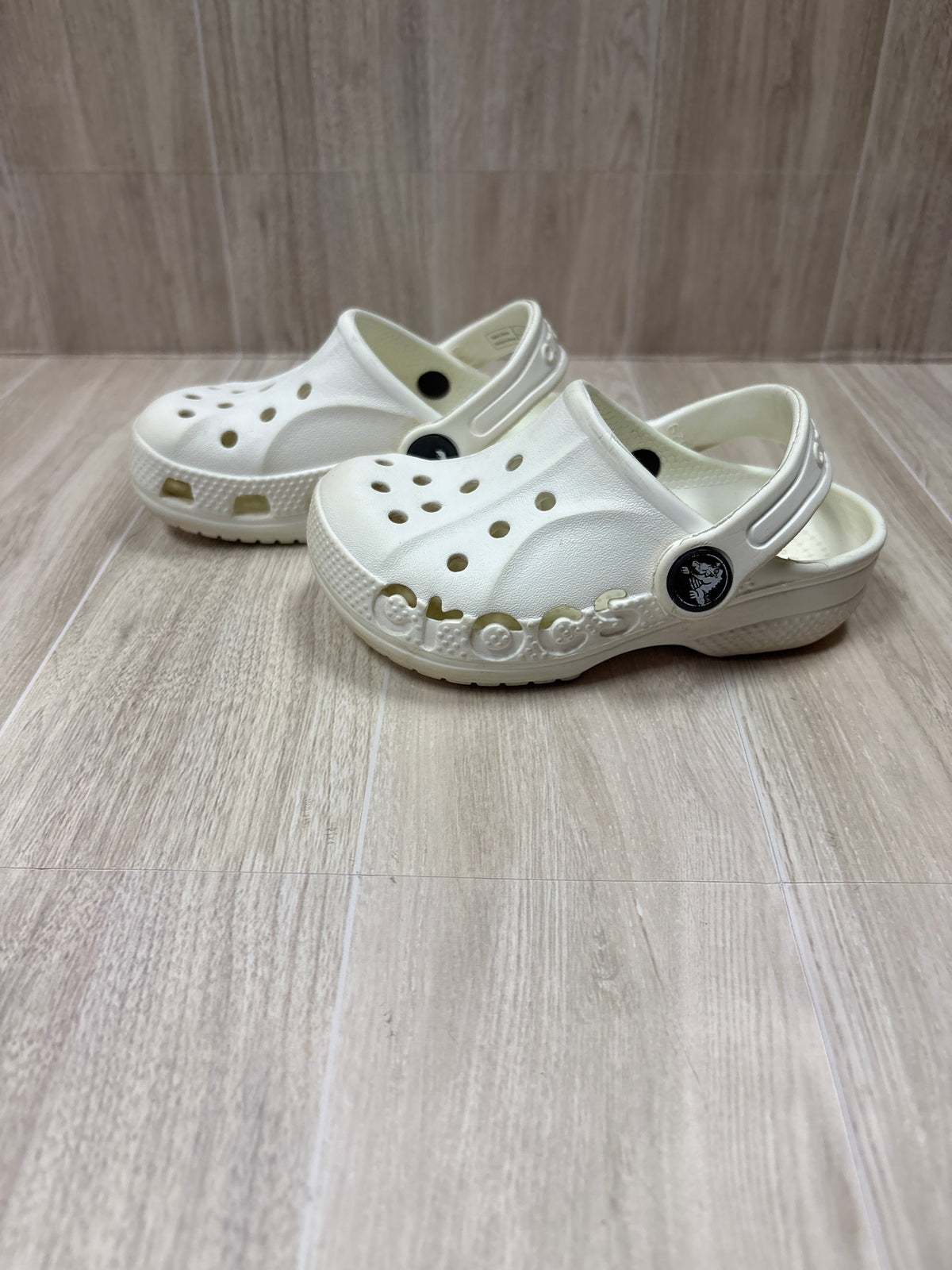 7c White Crocs