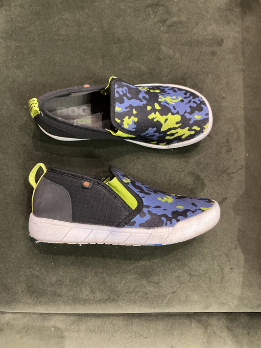 2T Bogs Slip On Camo Shoes