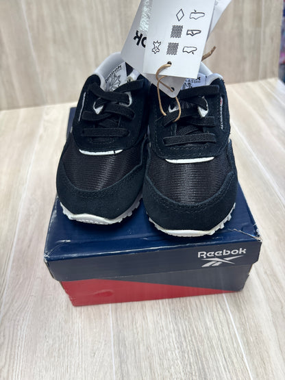 NWT 5c B+W Reeboks