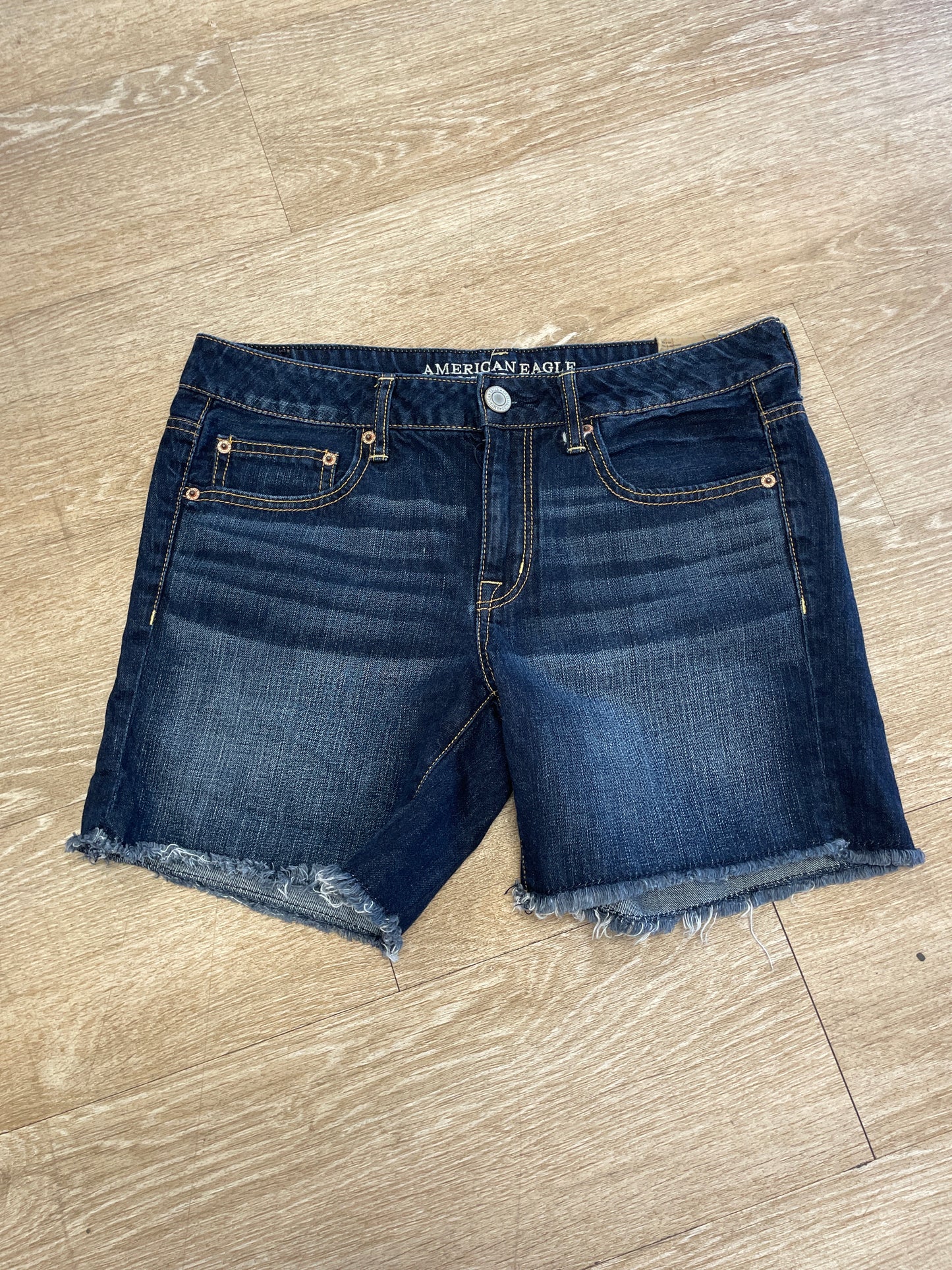 NWOT Womens 8 American Eagle Dark Wash Boy Midi Shorts