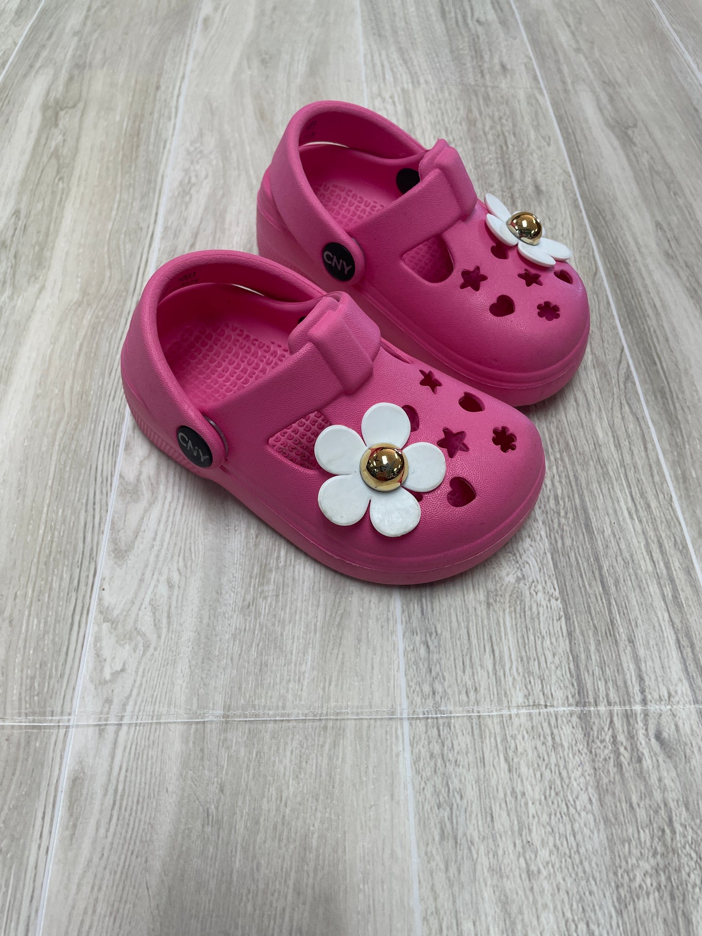 4/5 Hot Pink Daisy Faux Crocs