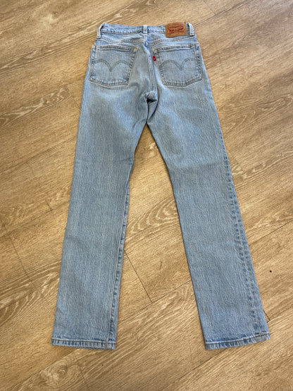 Womens 24x30 Levis 501 Light Wash Denim