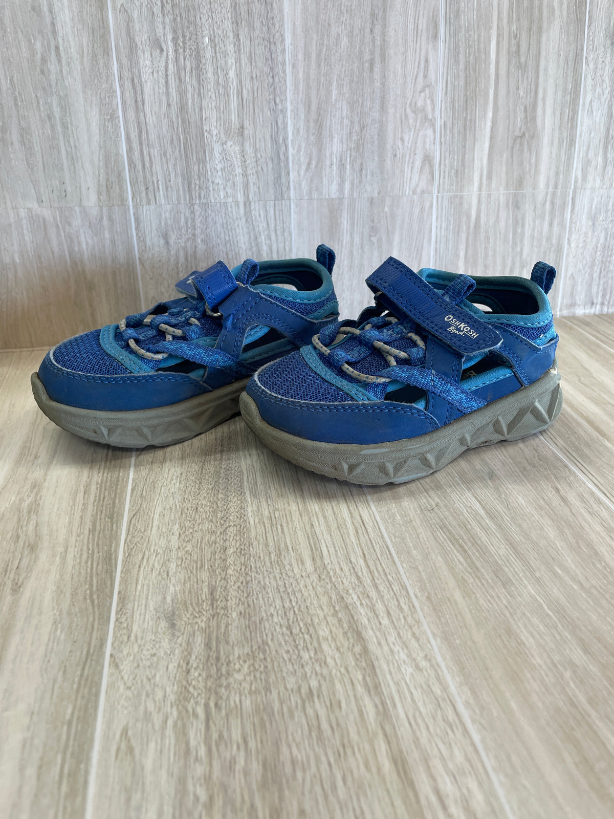 6c OshKosh Blue Trail Shoes
