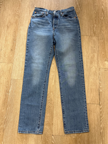 Womens 28 501 Levis Medium Wash Button Fly Straight Leg Denim