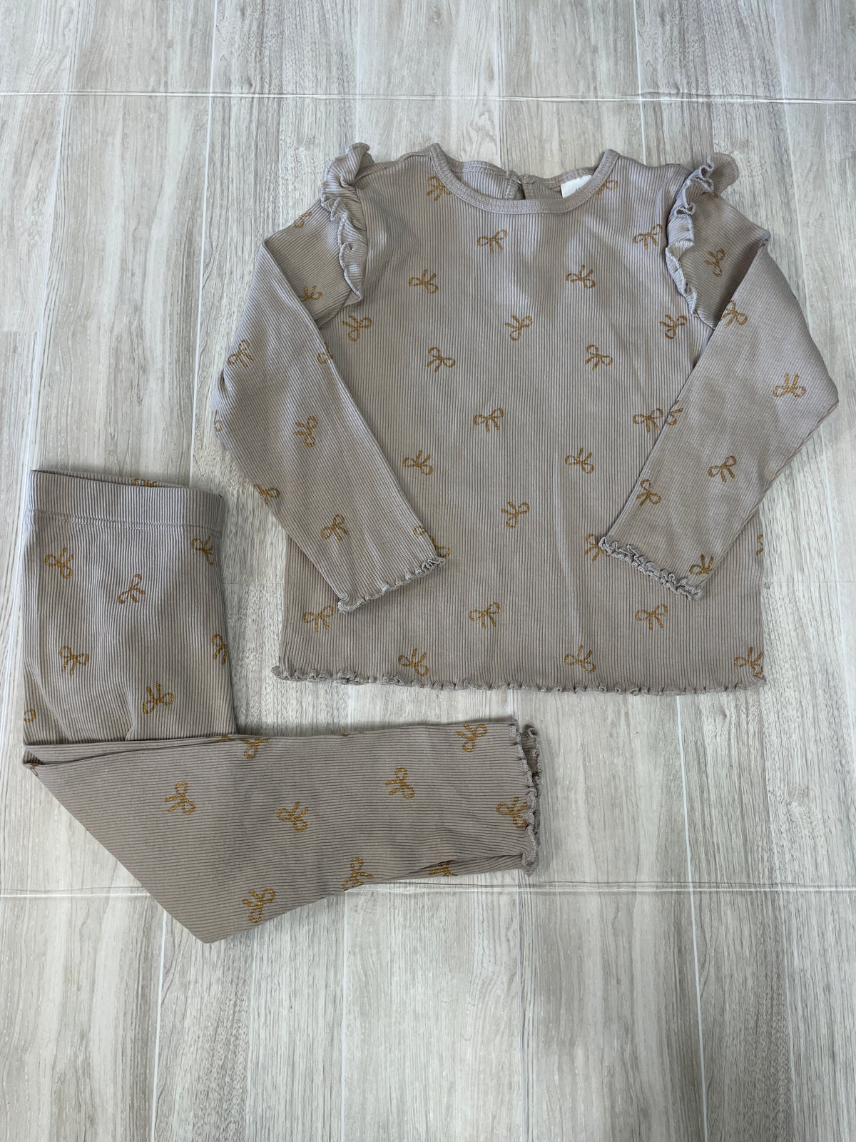 2T Beige Gold Bow 2 Piece Lounge Set