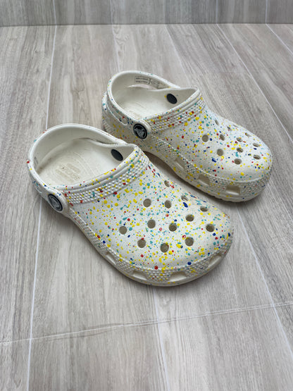 11c White Paint Splatter Crocs