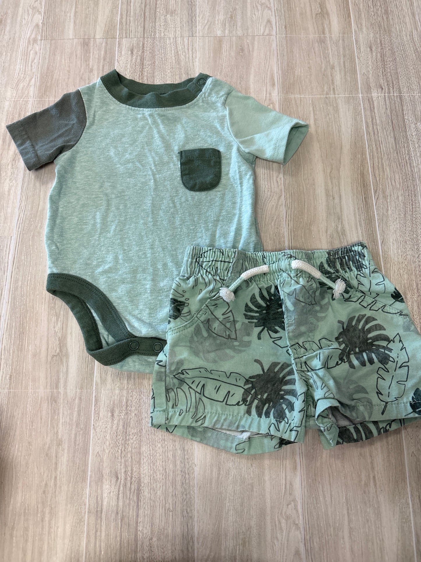 0-3m Green Onesie + Leafy Shorts Set