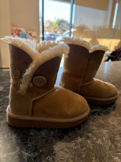 8c Fur Lined UGGs - Blemish