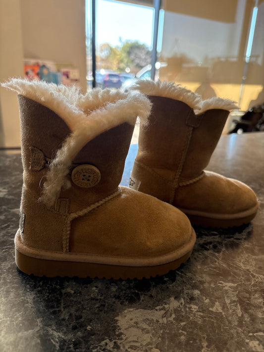 8c Fur Lined UGGs - Blemish