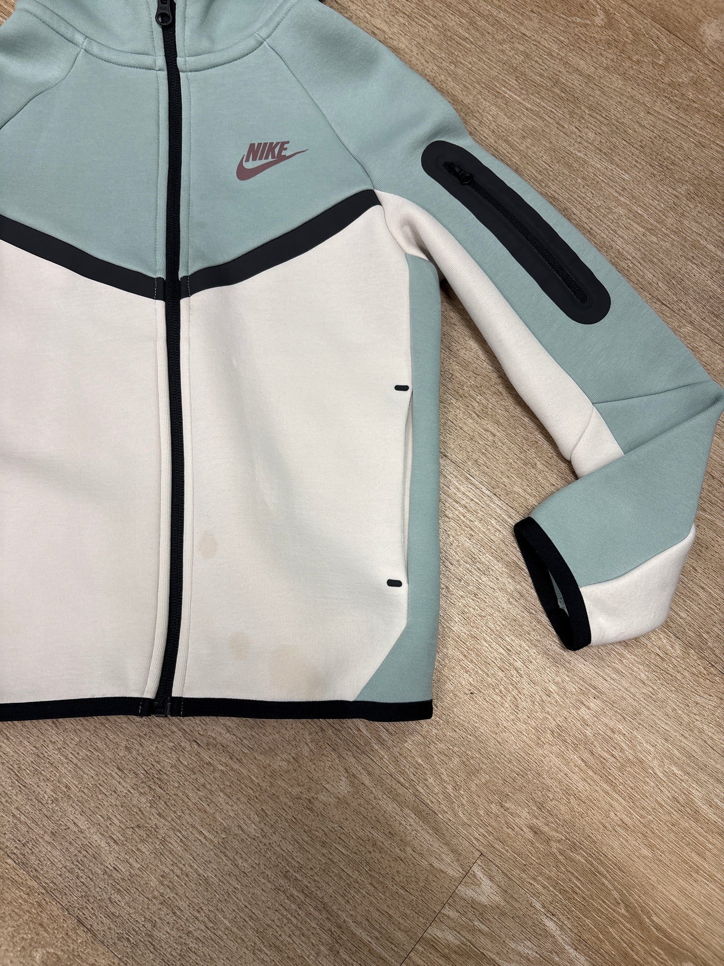8/10 Mint/White Nike Zip Up Jacket - Blemish