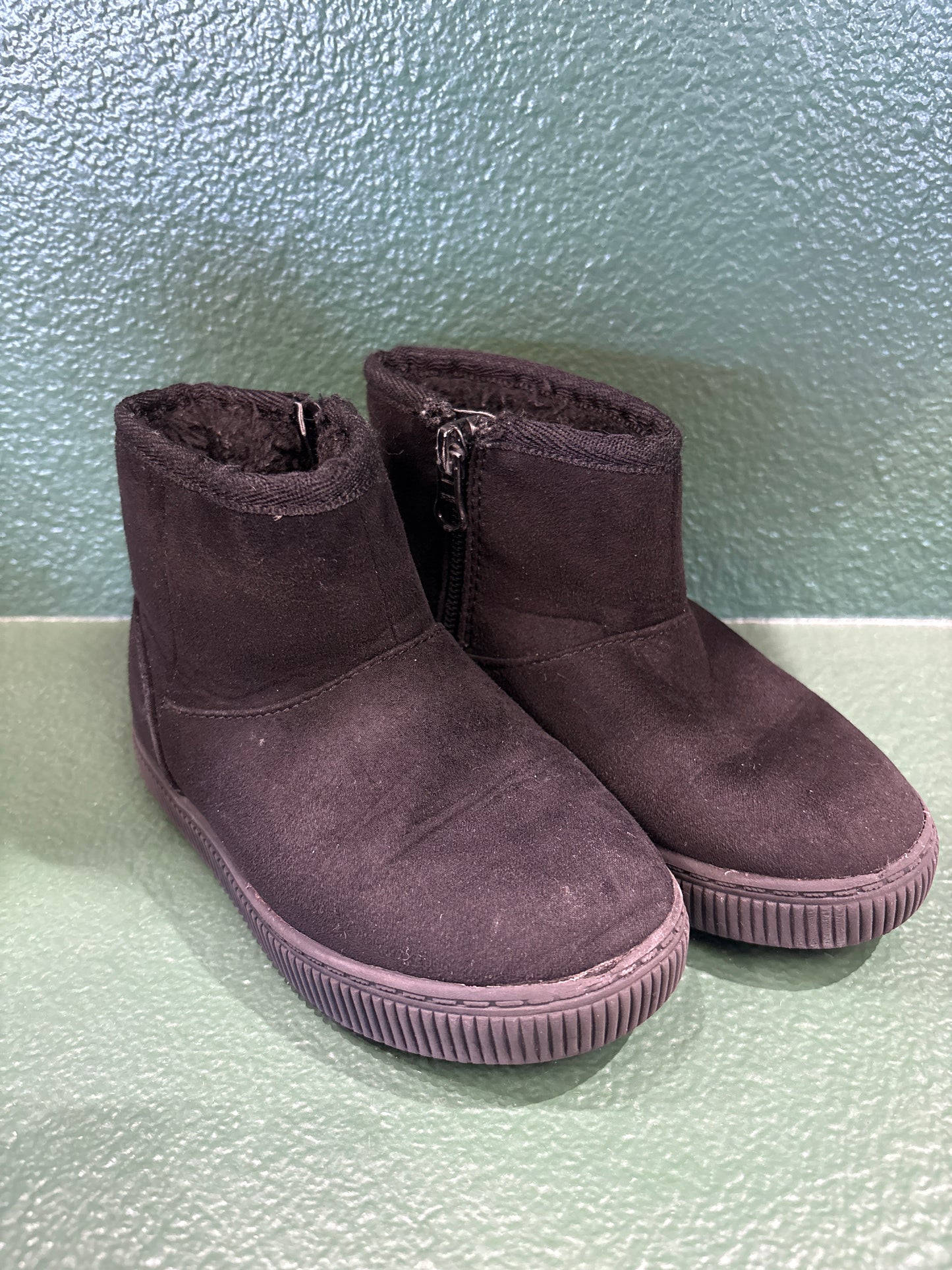 8c Faux Fur Lined Booties