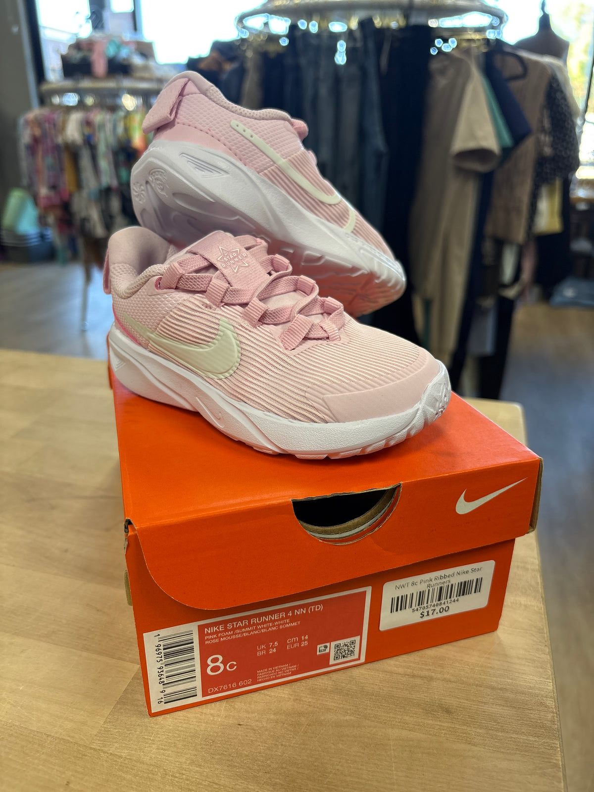 NWT 8c Pink Ribbed Nike Star Runners