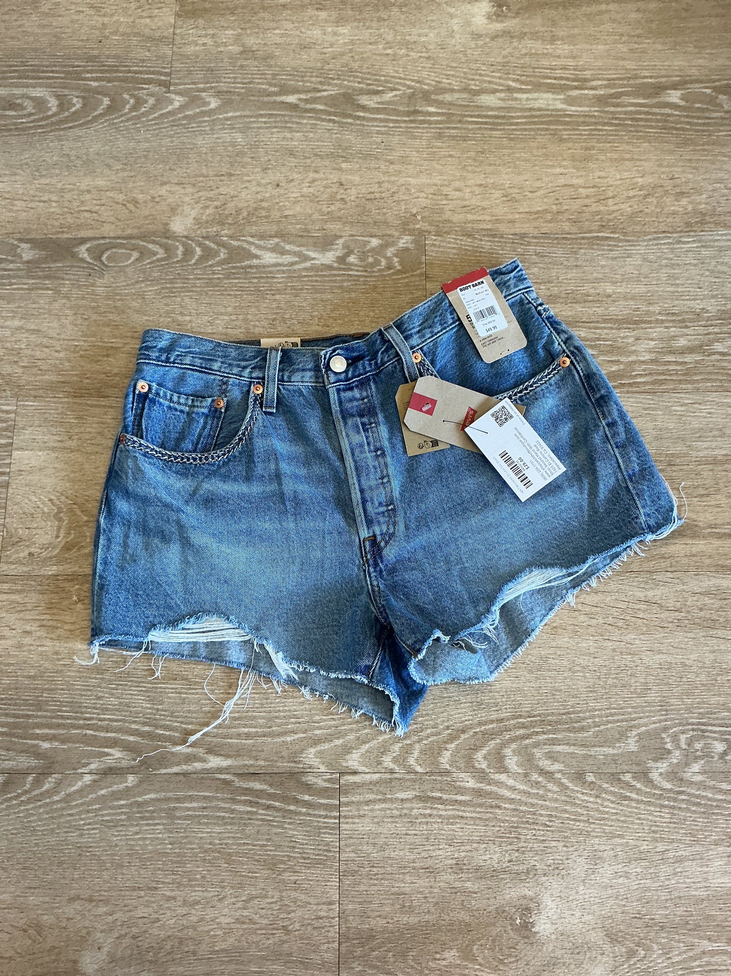 NWT Womens 31 Levi 501 Short