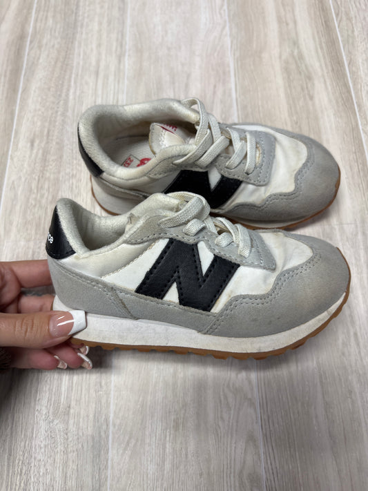 9c New Balance 237 Slip On Sneakers
