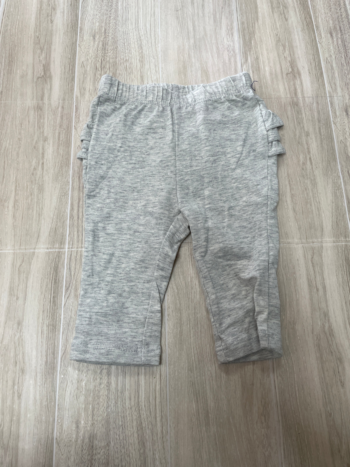 NWT 0-3m Grey Ruffle Butt Legging