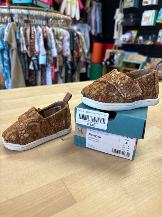 NWT 4c Golden Honey Floral Toms