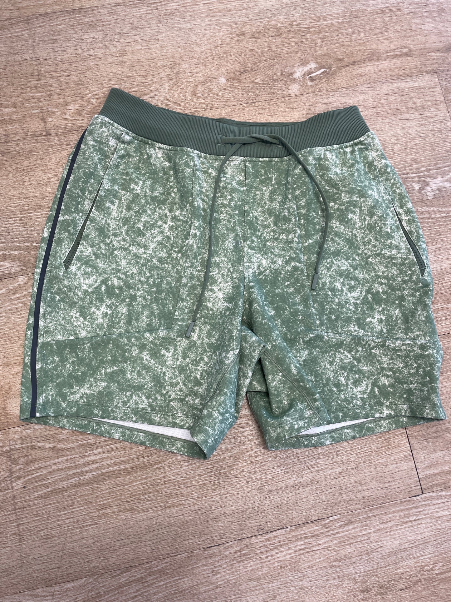 Womens Small Lululemon Sage Acid Wash Shorts