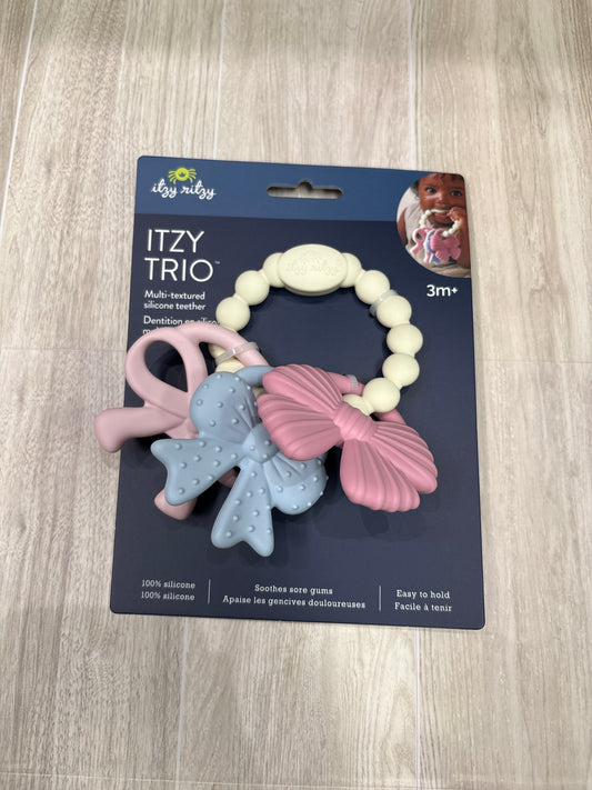 NWT Itzy Ritzy Trio Bows Teether