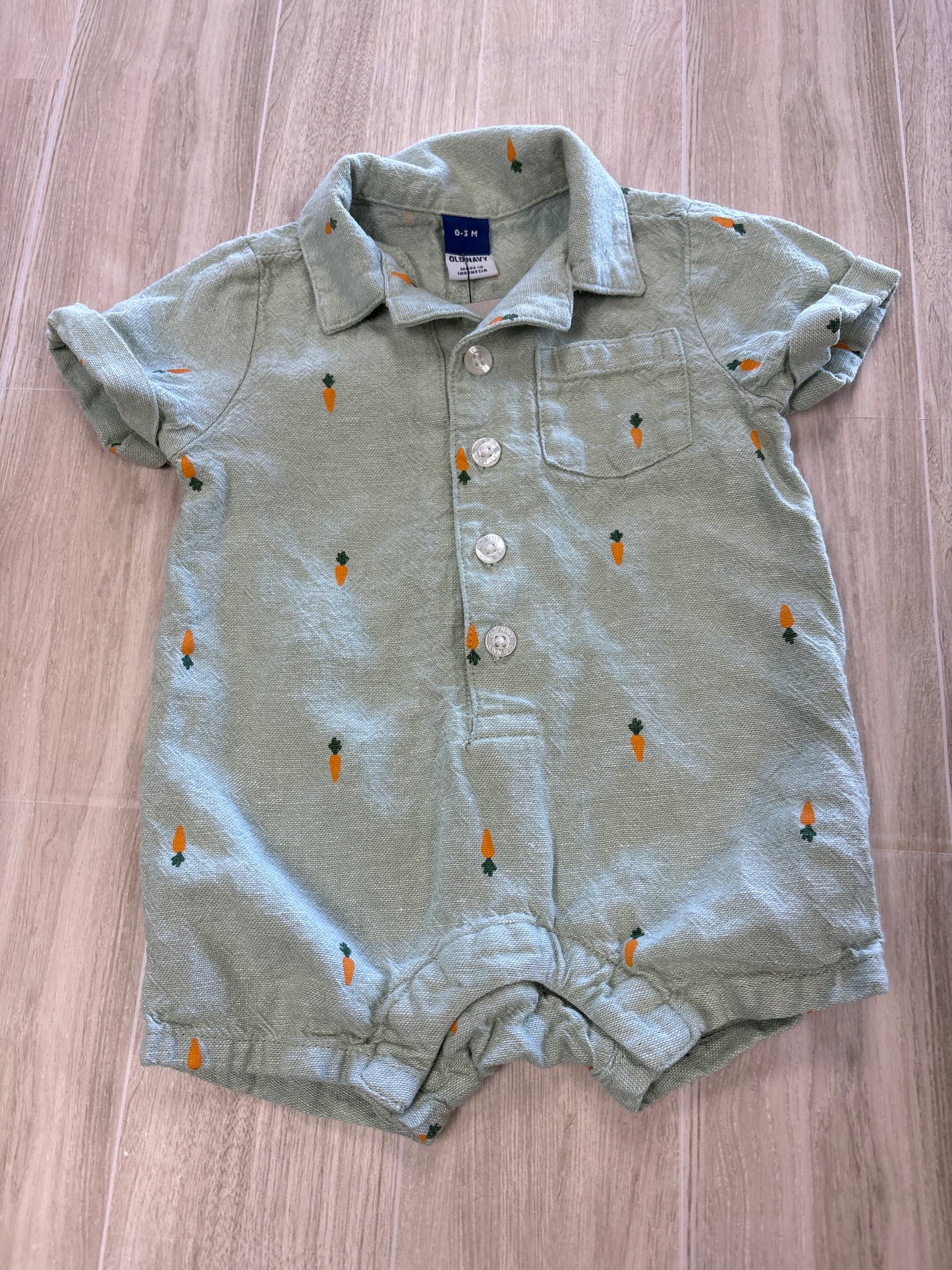 0-3m Green/Carrots Shortie Button Romper