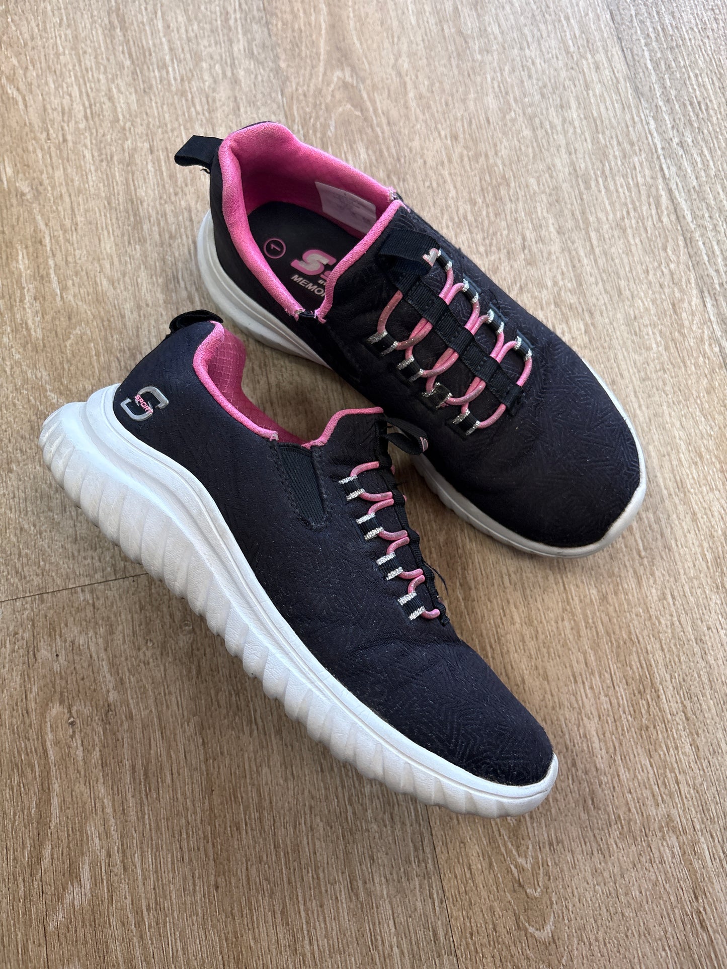 1Y Black/Pink Sport By Sketchers Memory Foam Sneakers