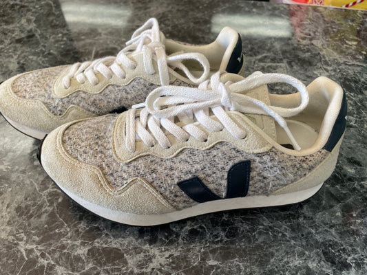 Womens 7 Veja Sneaker