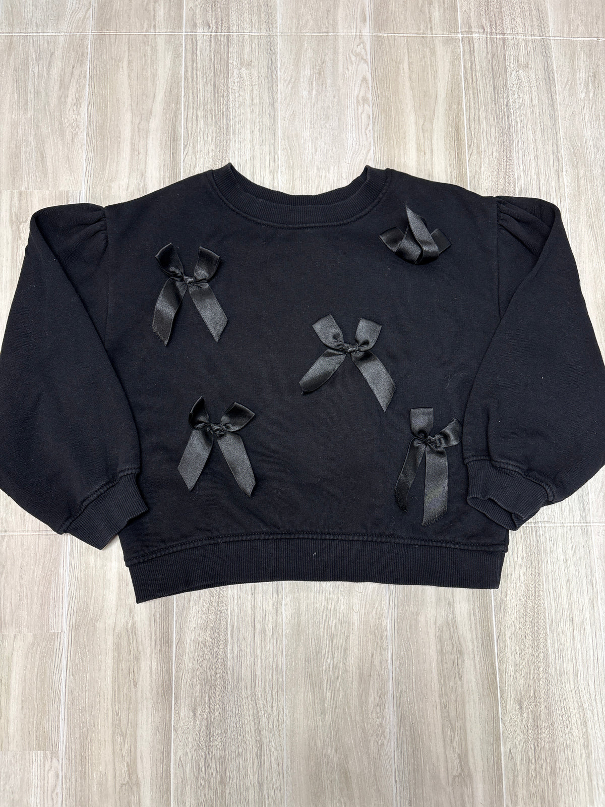 5/6 Black Bow Crewneck