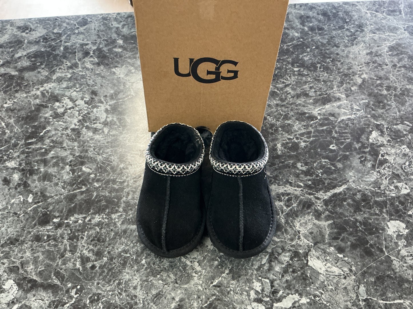 NWT 8c UGG Tasman Slipper - Black