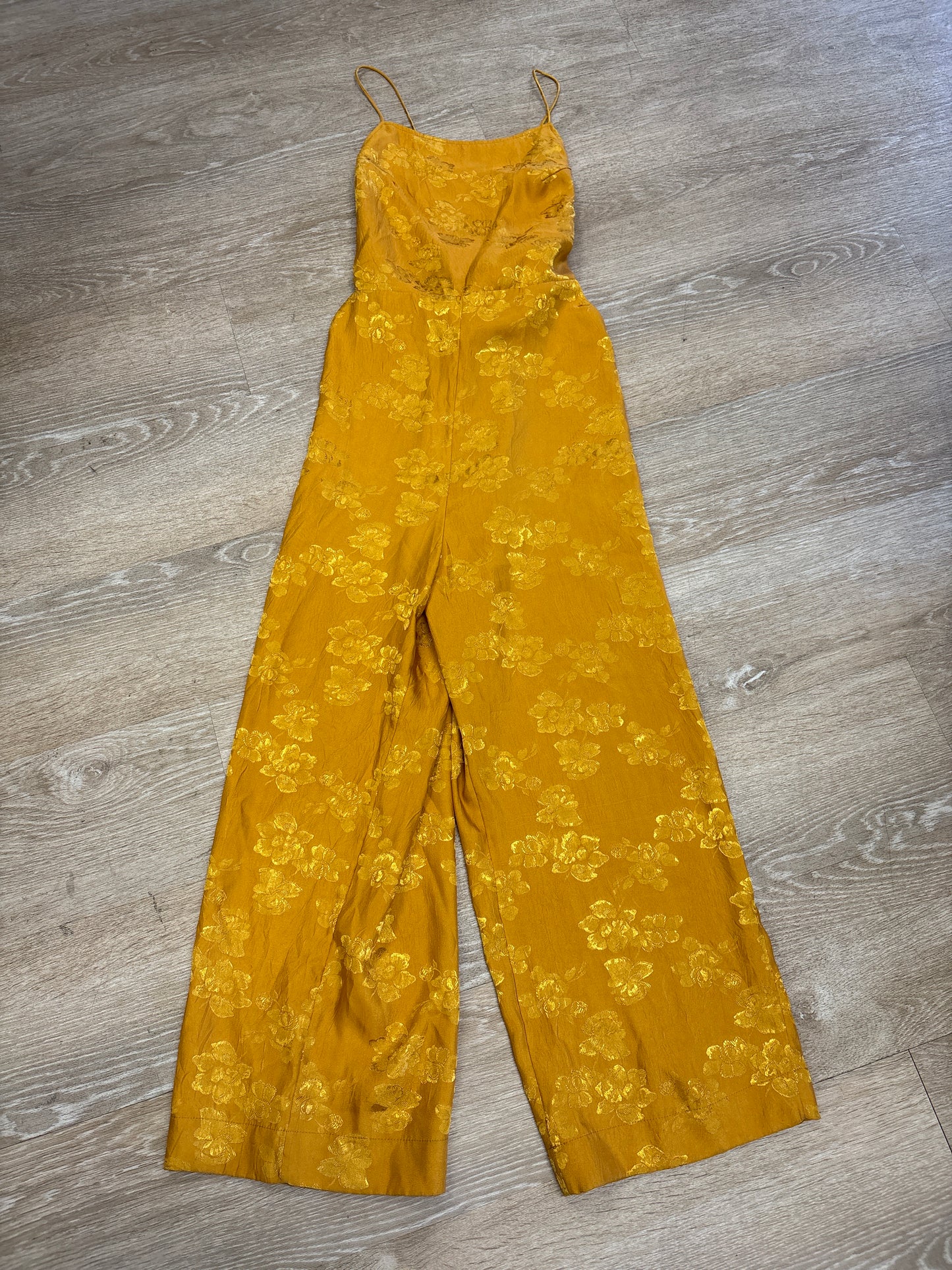 Womens 8 Urban Outfitters Gold Floral Strappy Jumper