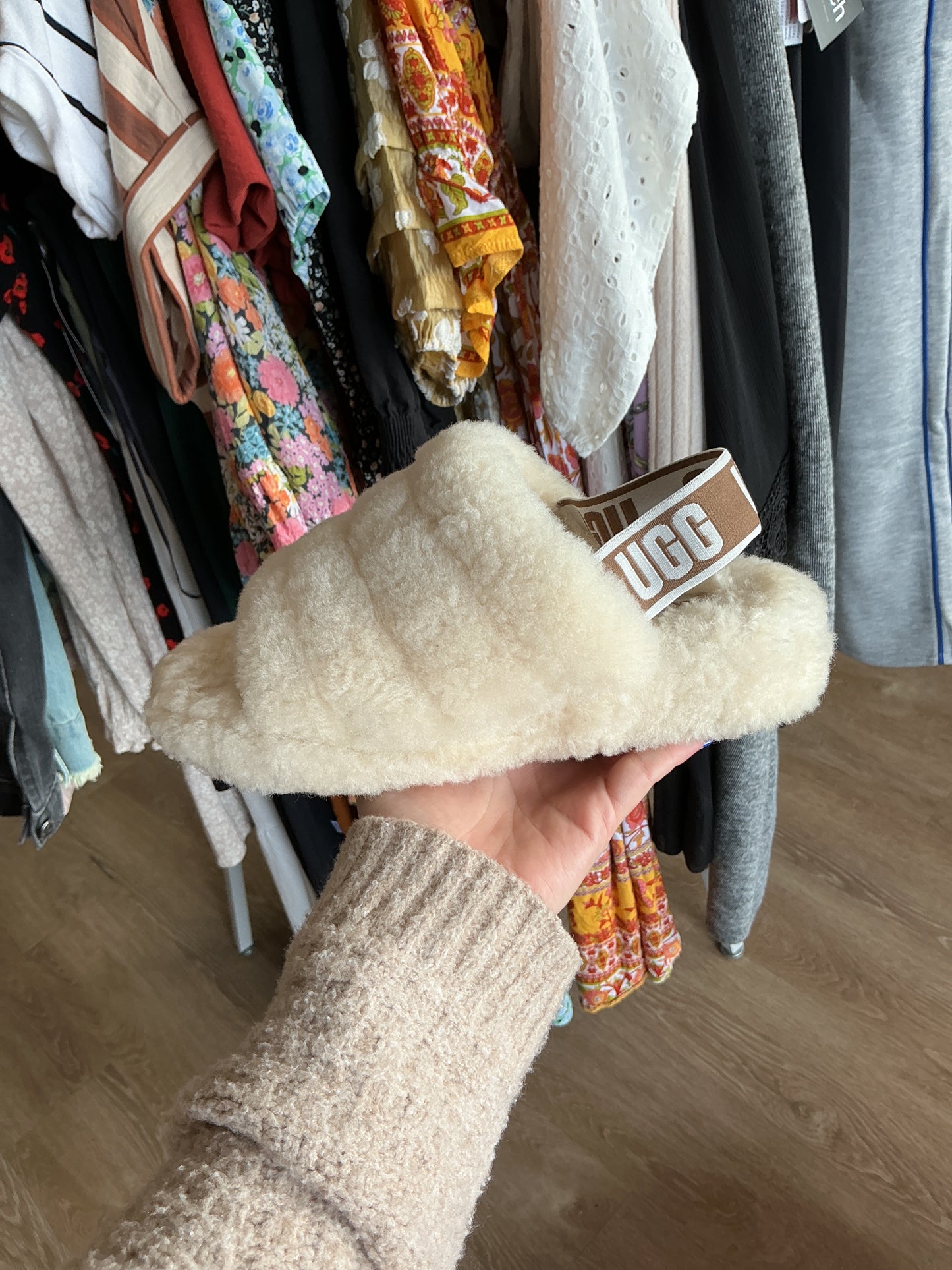 NWOT Womens 6 UGG Slipper