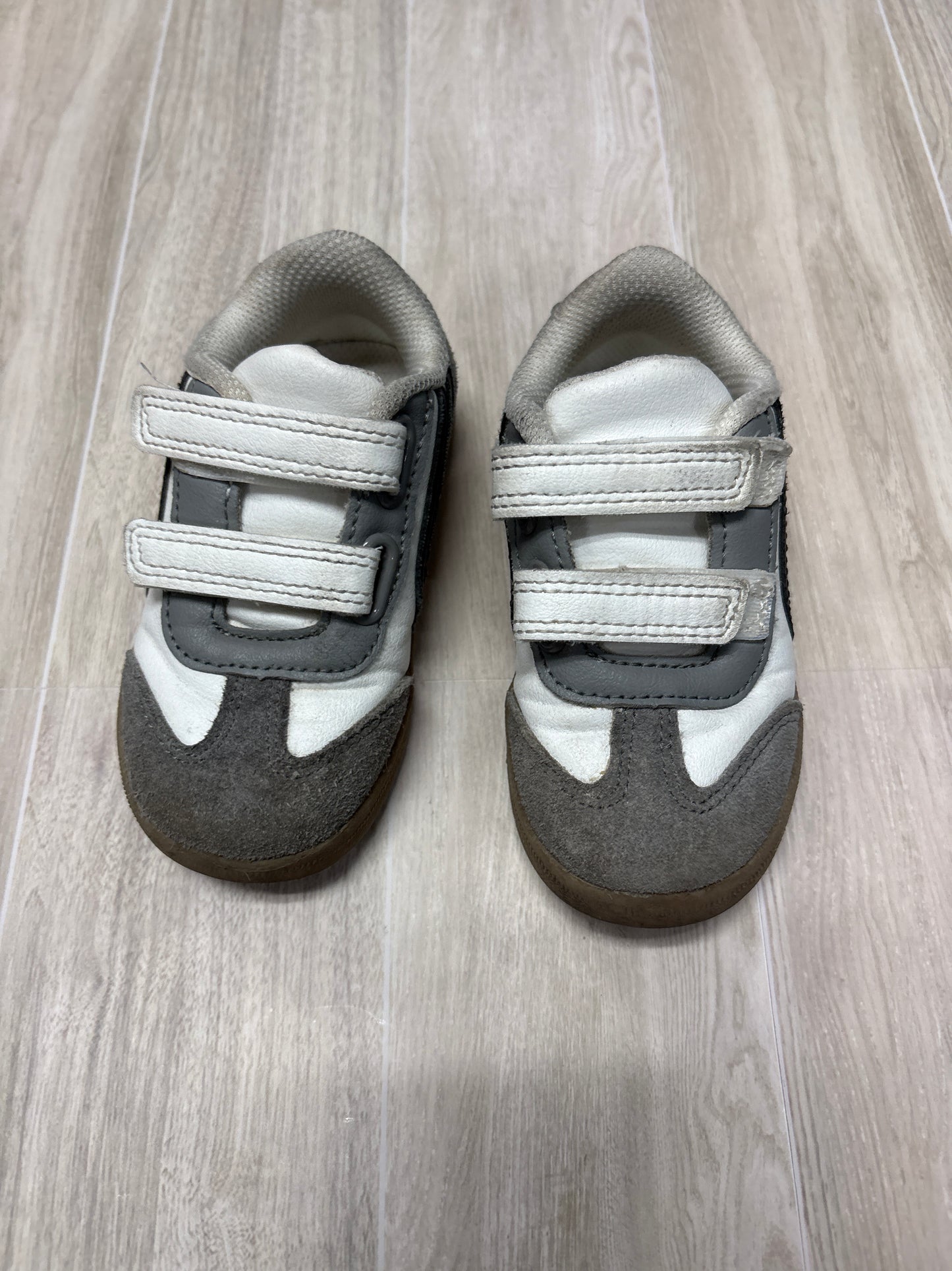 7c Grey/White Velcro Sneakers