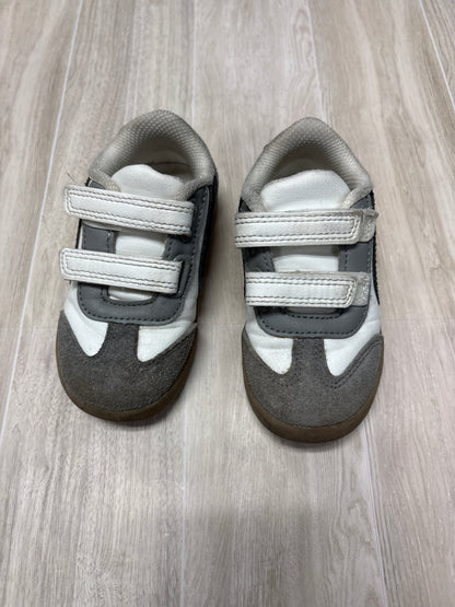 7c Grey/White Velcro Sneakers