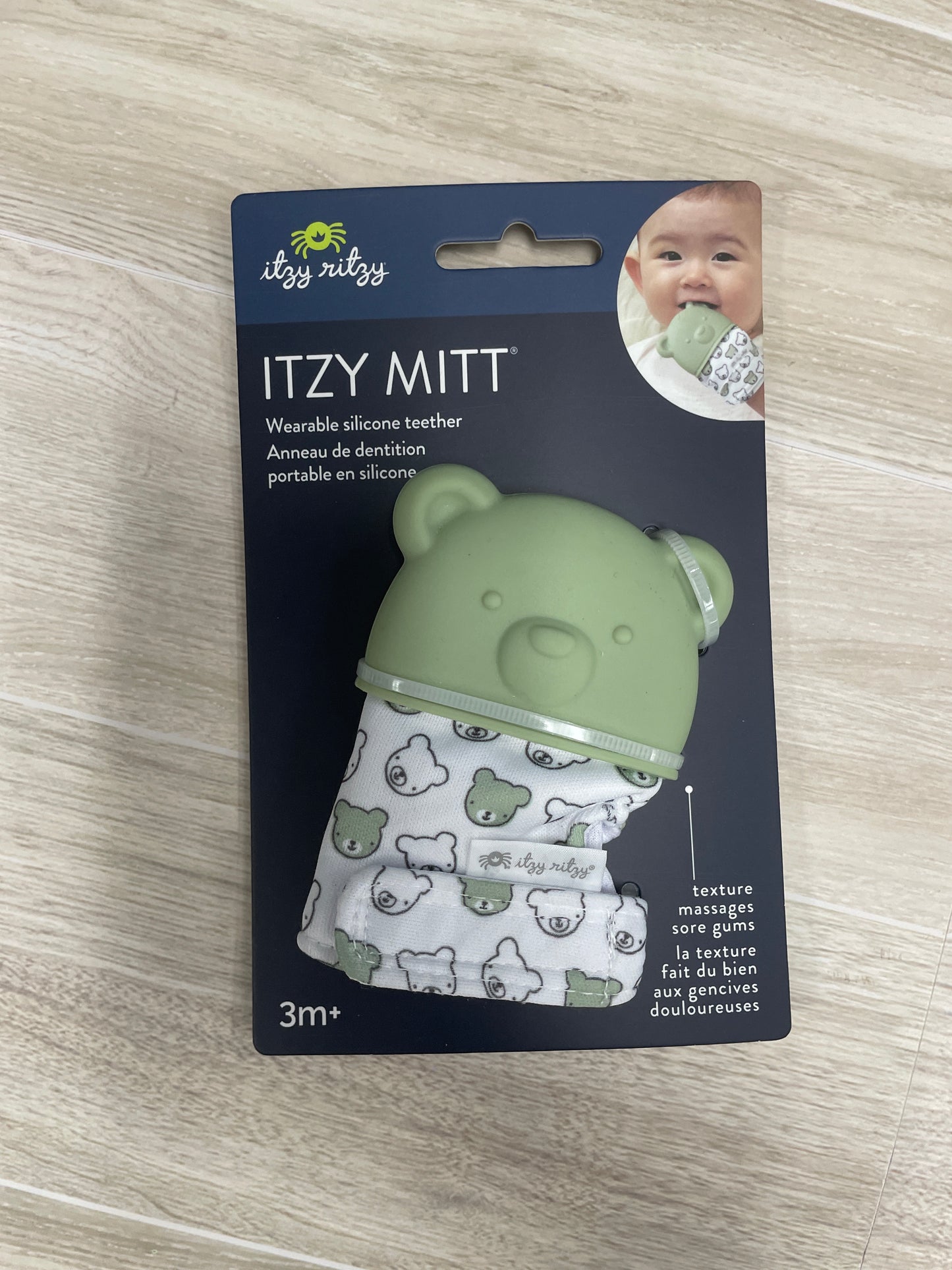 NWT Itzy Ritzy Chewing Mitt