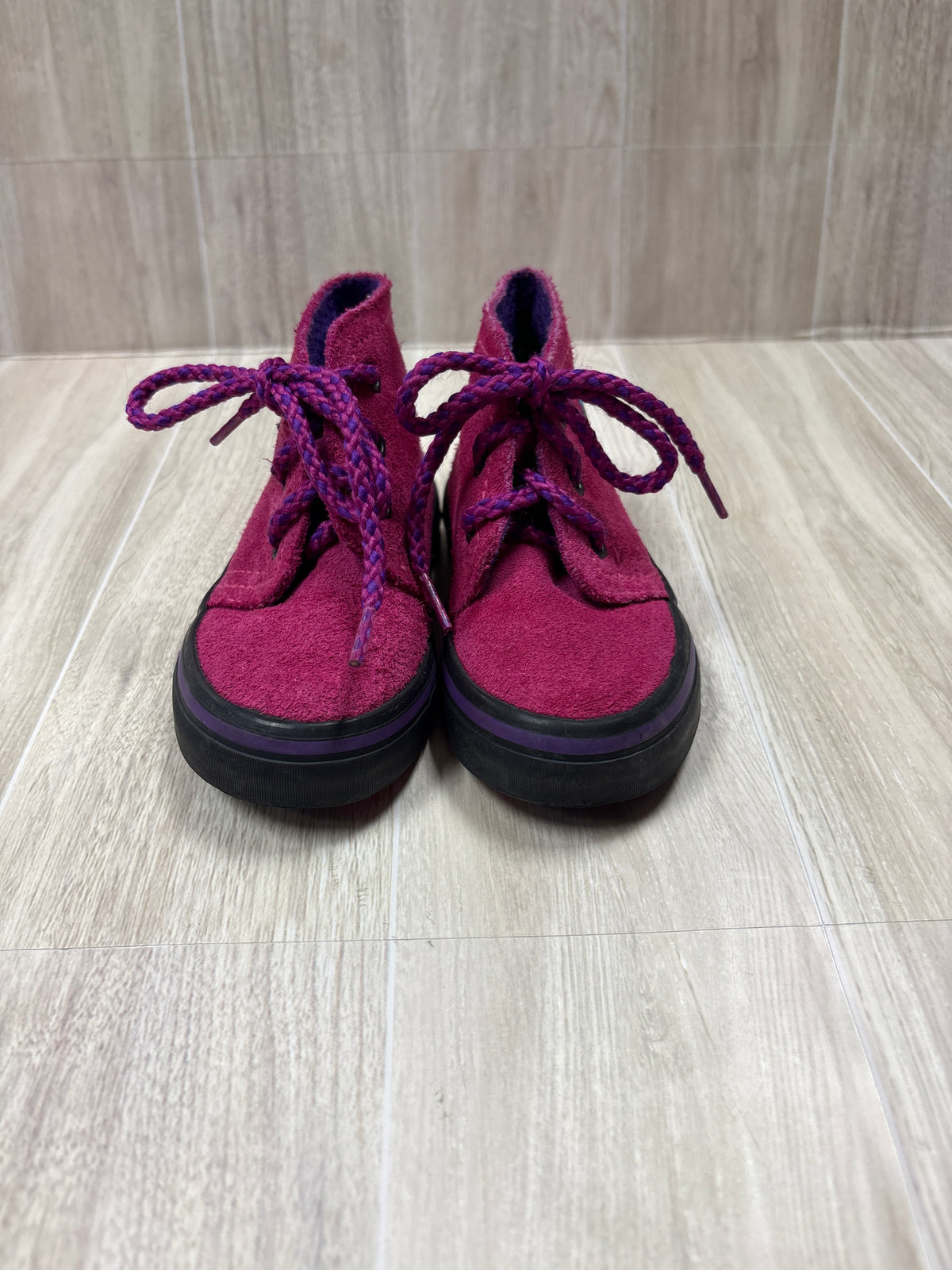 6c Wildcats Magenta Suede Lace Up Shoes