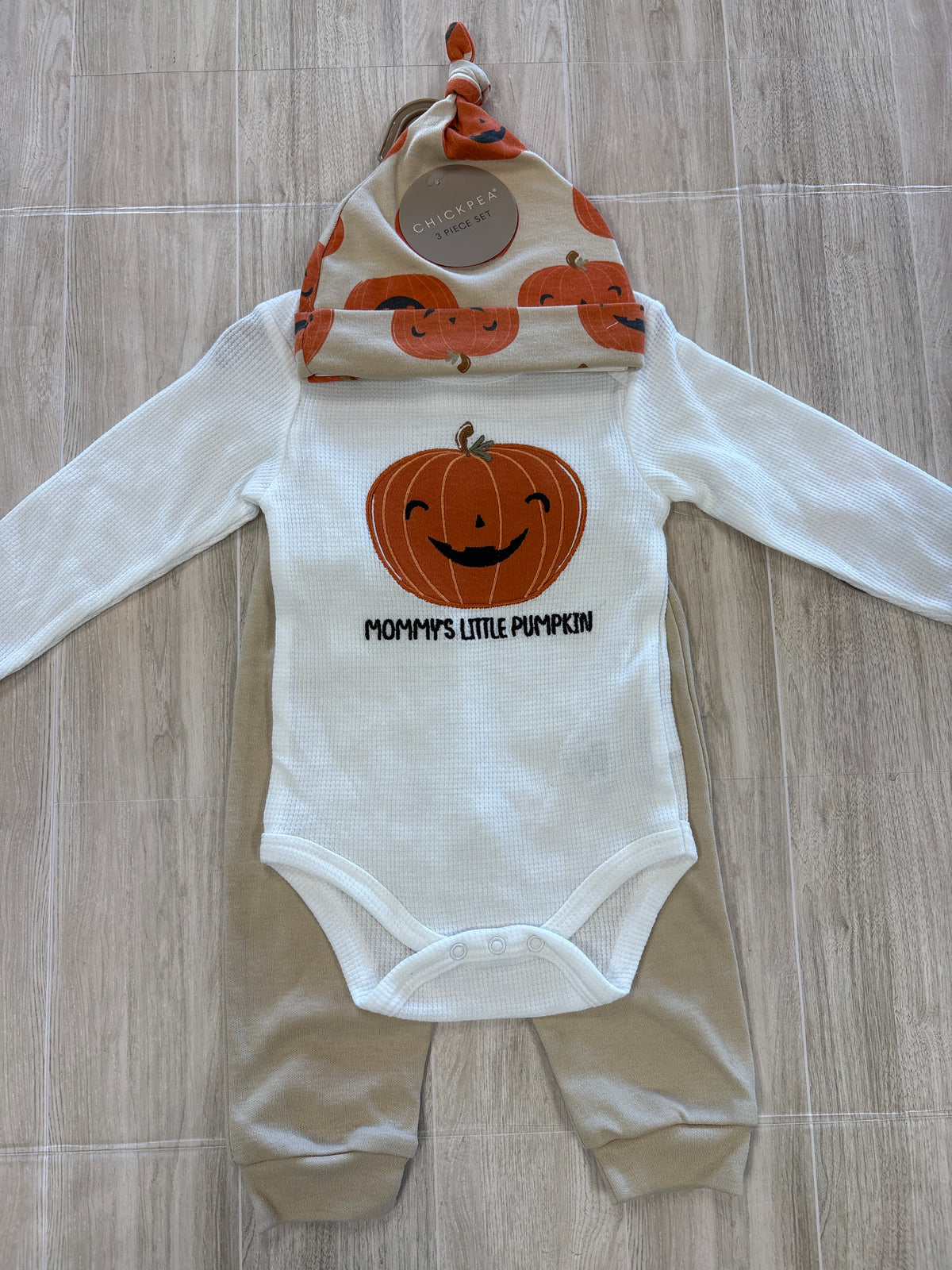 NWT 6-9m Mommys Little Pumpkin 3 Piece Set
