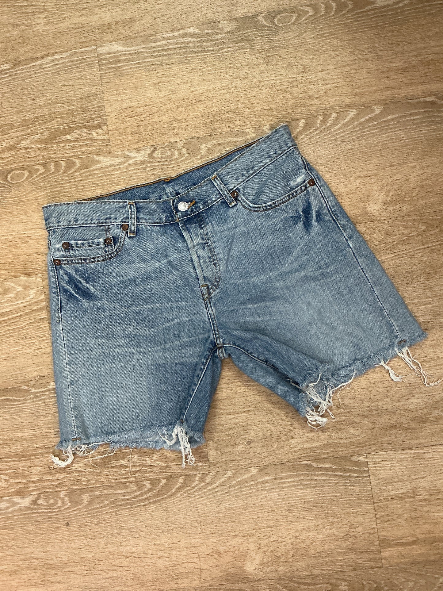 Womens 30 Levis 501 Cutoff Shorts
