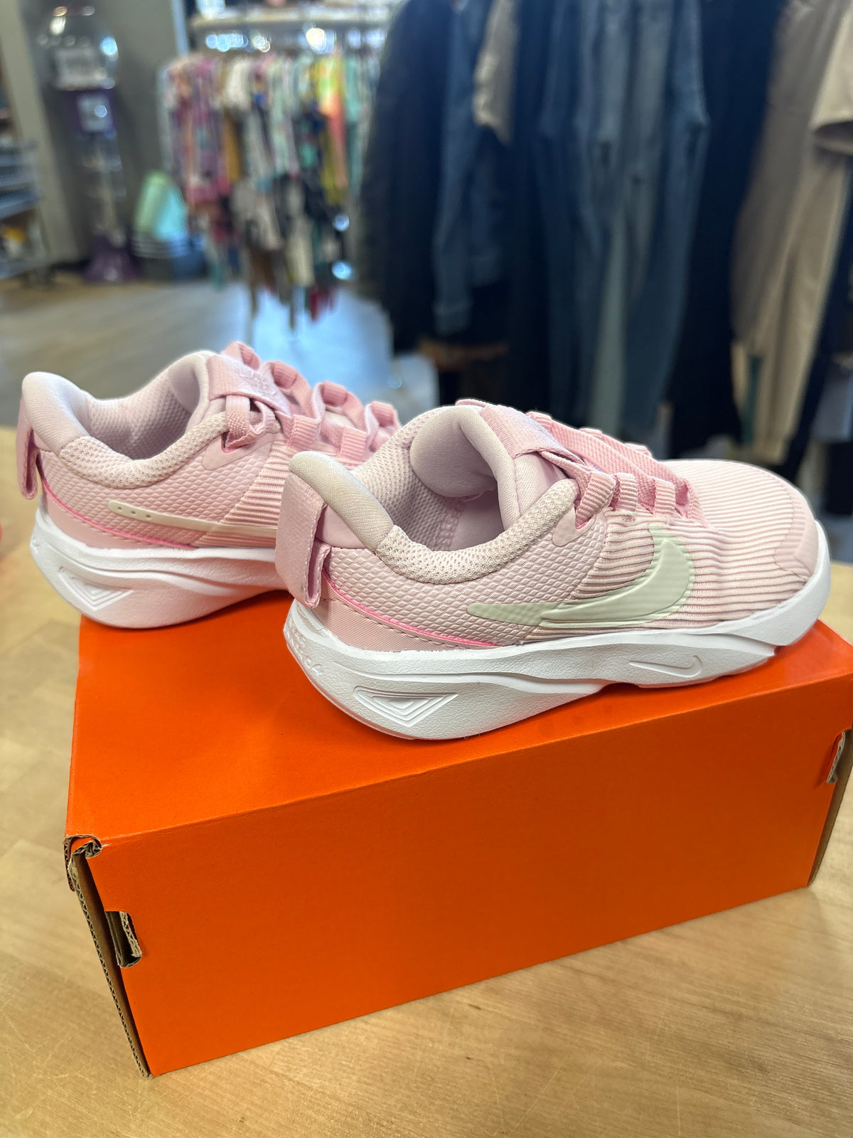 NWT 8c Pink Ribbed Nike Star Runners