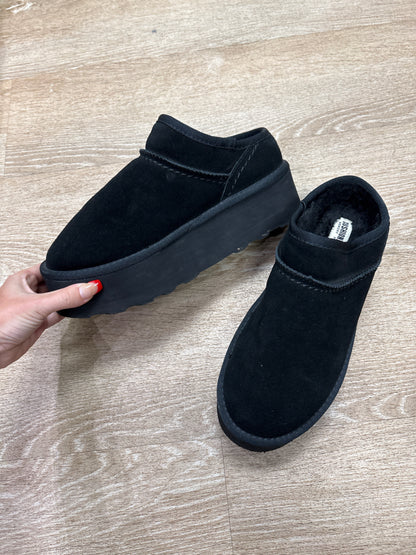 Womens 9 Cushionaire Black Platform Slippers