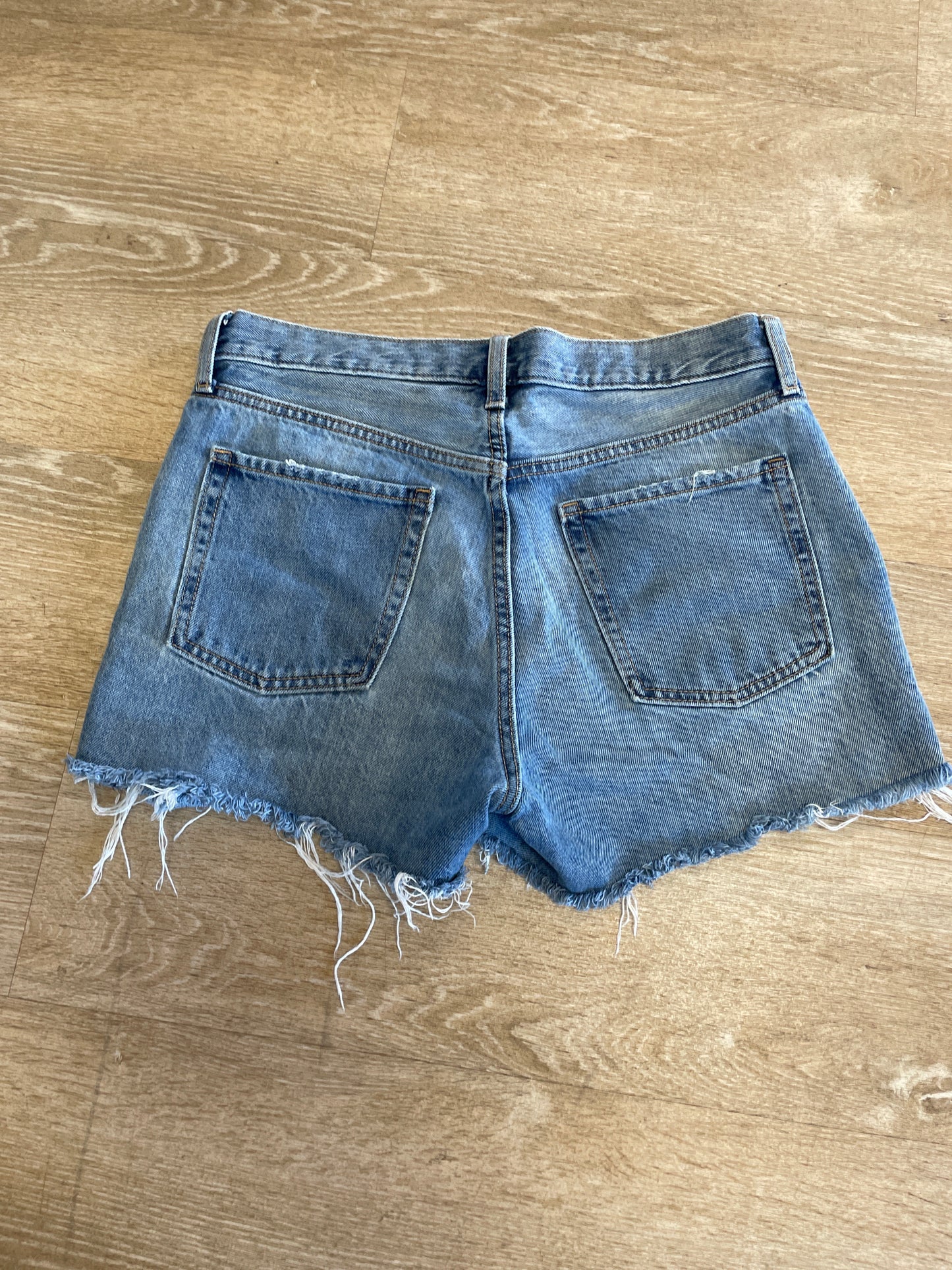 Womens 6 Slouchy Straight Denim Distressed Shorts