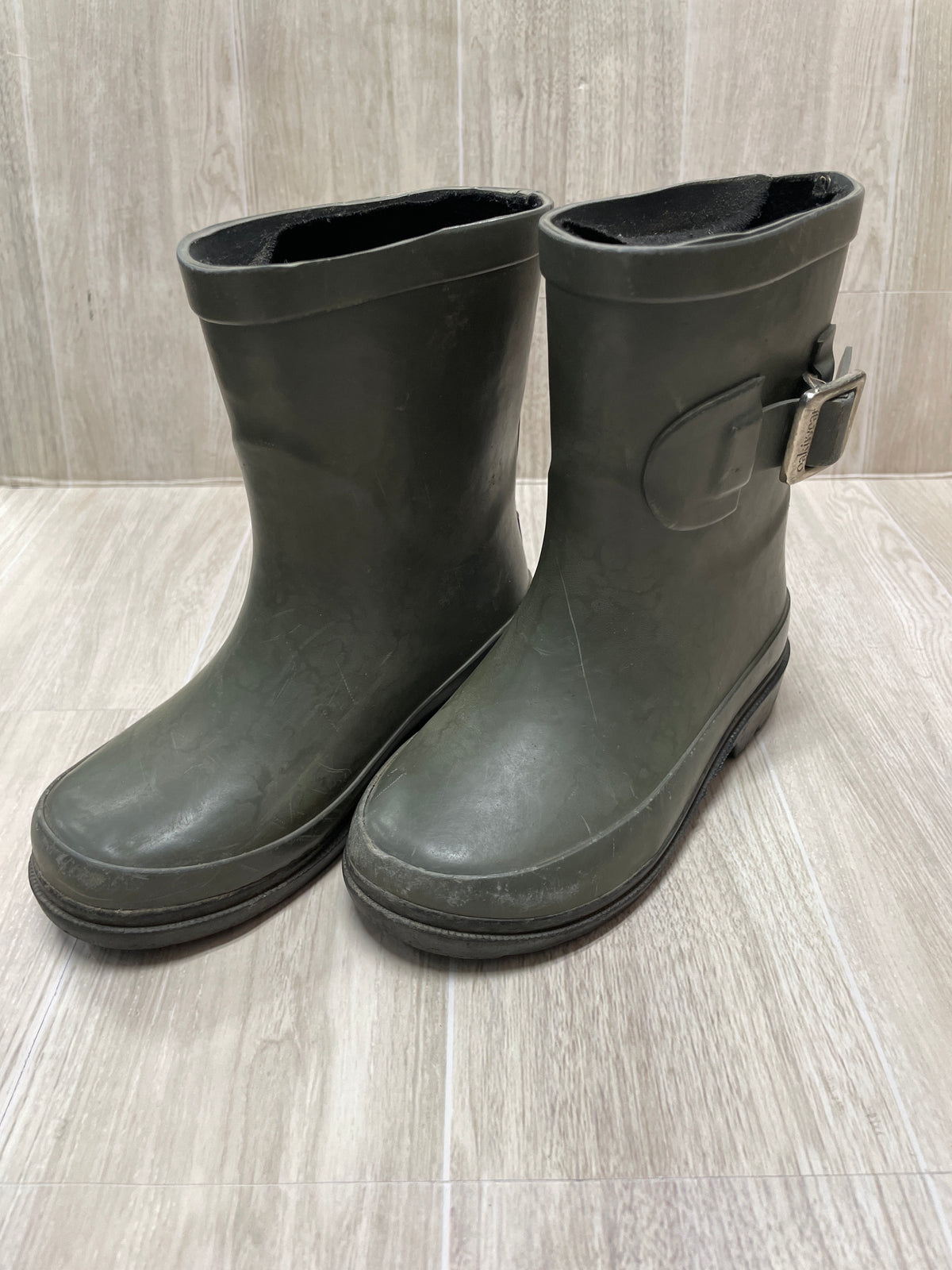 6c Oaki Olive Rainboots - Blemish