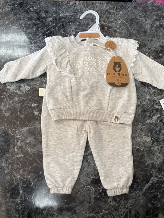 NWT 0-3m Rabbit + Bear Organic 2 Piece Ruffled Jogger Set