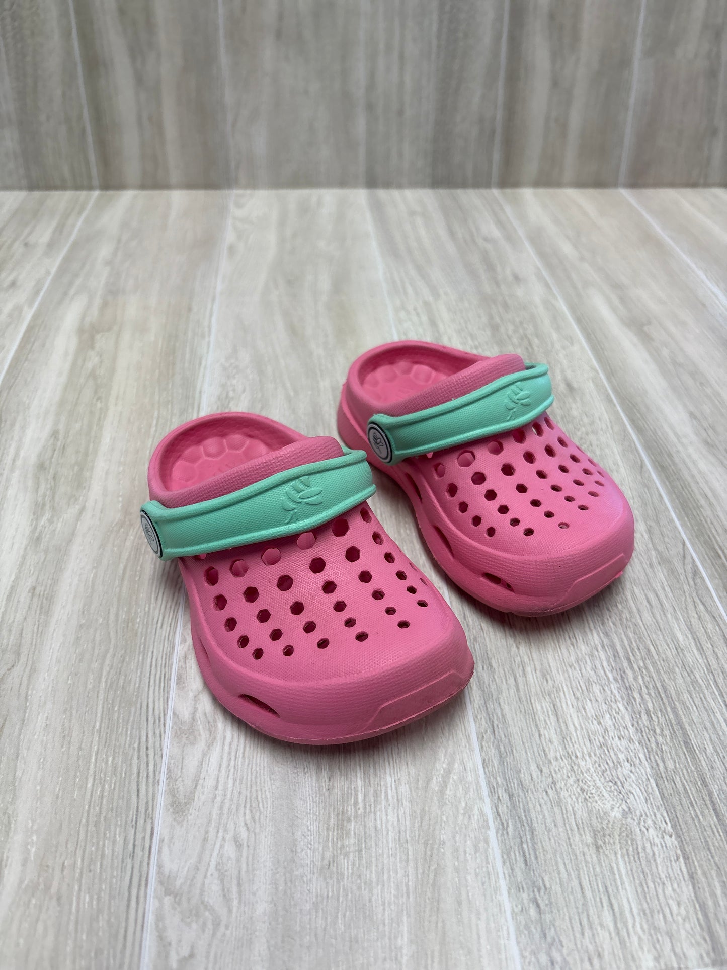 4/5 Pink Faux Crocs