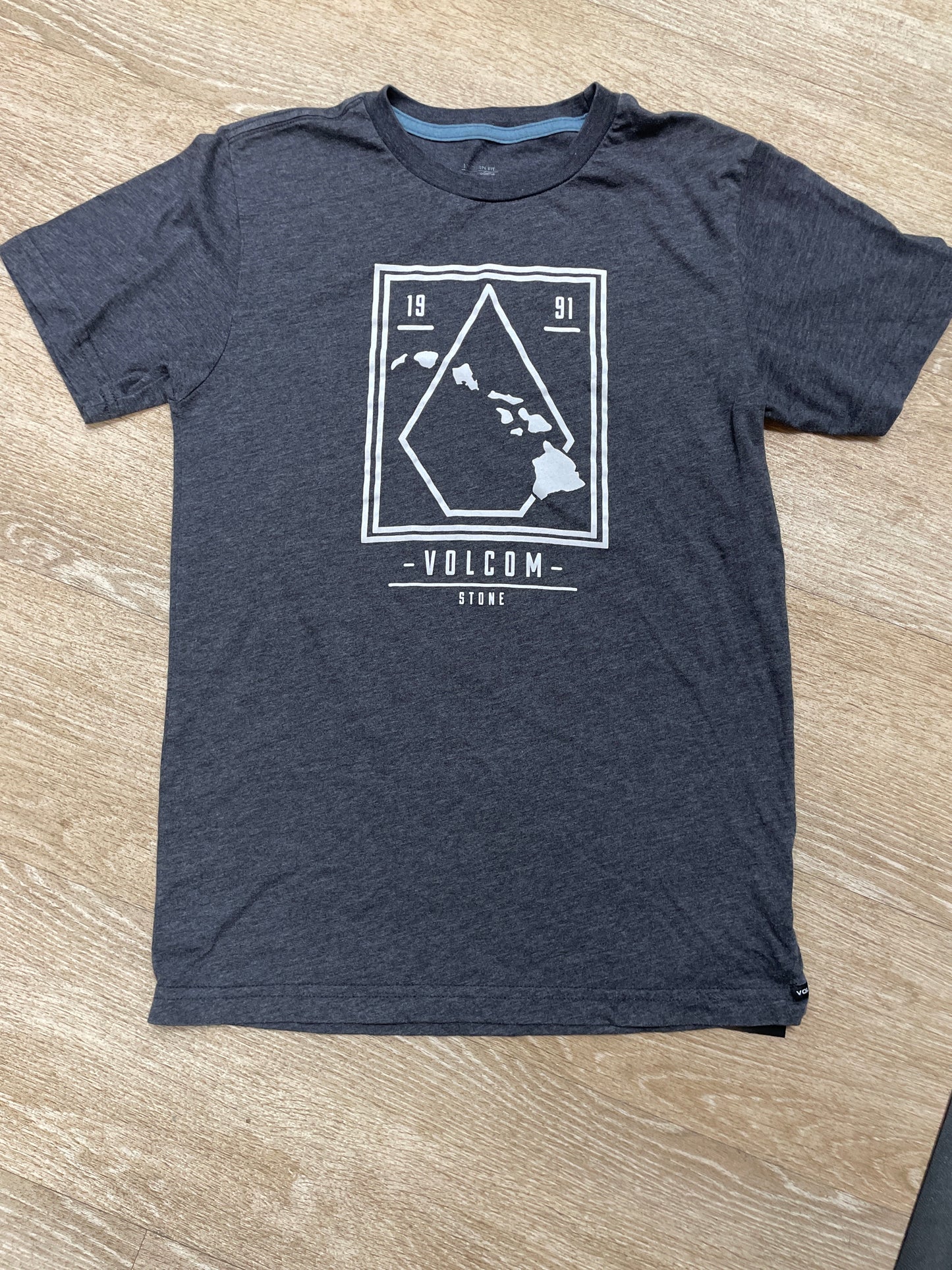 14/16 Volcom Grey Hawaii Tee