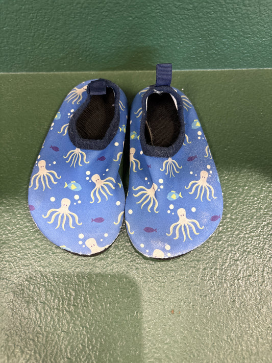 6/7 Water Shoes - Blemish