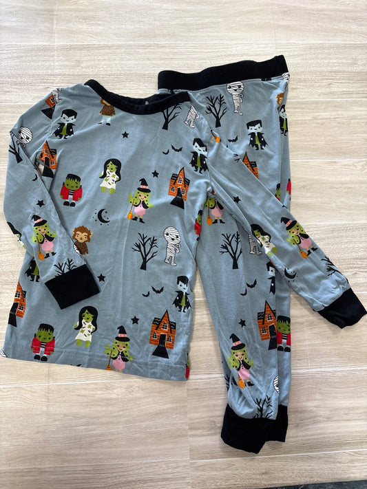 2T Emerson NWOT Monsters 2 Piece Lounge Set
